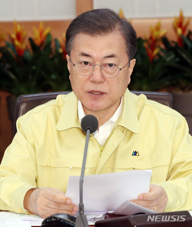 [서울=뉴시스]박영태 기자 = 문재인 대통령이 4일 오전 청와대 본관에서 열린 국무회의에 참석해 발언하고 있다. 2020.02.04.since1999@newsis.com