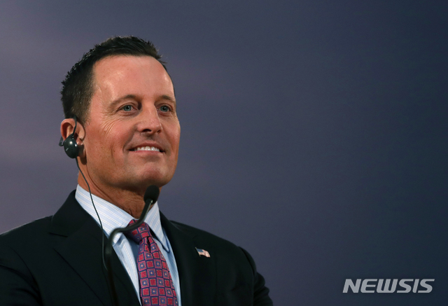 [베오그라드=AP/뉴시스] 도널드 트럼프 미국 대통령이 국가정보국(DNI) 국장 대행에 리처드 그리넬 독일 주재 미국 대사를 임명했다. 사진은 그리넬 대사가 지난 1월24일 세르비아 베오그라드에서 열린 기자회견에 참석한 모습. 2020.02.20.&nbsp; 