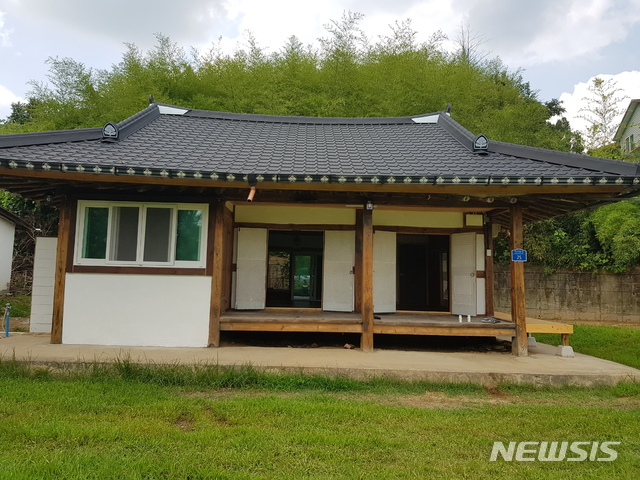 [임실=뉴시스]윤난슬 기자 = 전북 임실군은 농촌 활성화 및 주거복지 실현을 위해 농촌 지역에 방치된 빈집을 정비 임대주택을 제공하는 '희망 하우스 빈집 재생사업'을 추진한다고 5일 밝혔다.(사진=임실군 제공) 