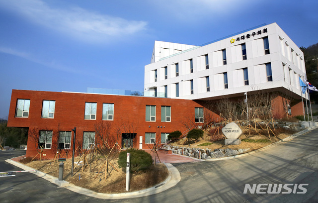 [서울=뉴시스]15일 법조계에 따르면 서울서부지검은 지난달 25일 서대문구의회 예산안 처리 과정에서 본회의장을 봉쇄해 의사 진행을 방해한 혐의를 받는 국민의힘 소속 구의원 2명을 약식기소했다. 사진은 서대문구의회 전경. 2026.07.15. (사진=서대문구 제공) 2026.07.15. photo@newsis.com