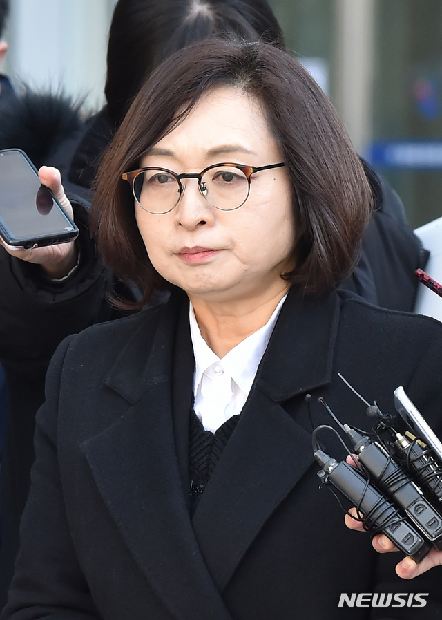  [수원=뉴시스] 재판을 마치고 굳은 표정으로 수원고법을 나오는 은수미 시장. 2020.02.06.semail3778@naver.com 