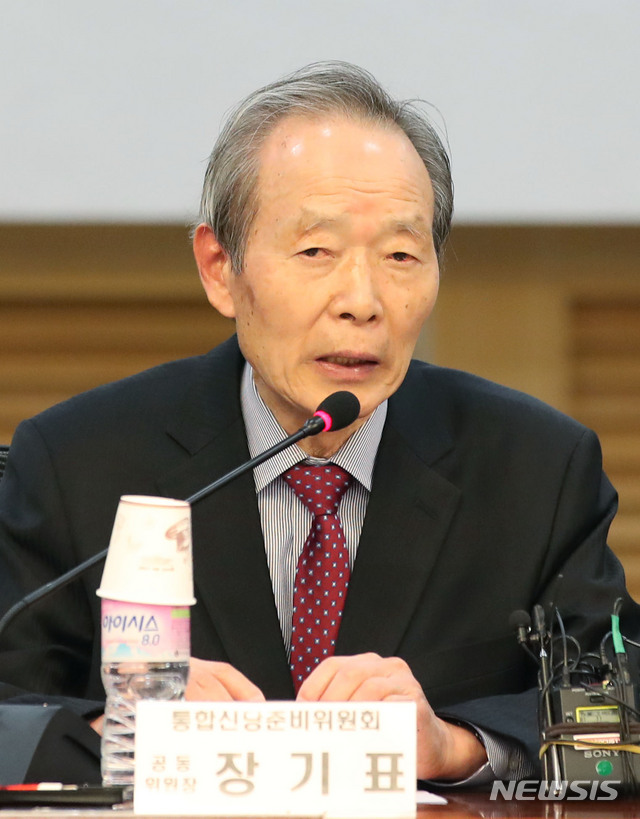 [서울=뉴시스] 김진아 기자 = 장기표 통합신당준비위원회 공동위원장이 6일 서울 여의도 국회에서 열린 통합신당 준비위 출범을 겸한 1차 회의에서 발언을 하고 있다. 2020.02.06. bluesoda@newsis.com