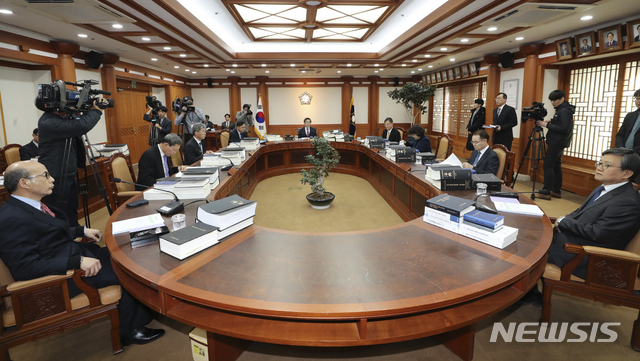 [과천=뉴시스] 최진석 기자 = 중앙선관위 전체 위원회의. 2020.02.06. myjs@newsis.com