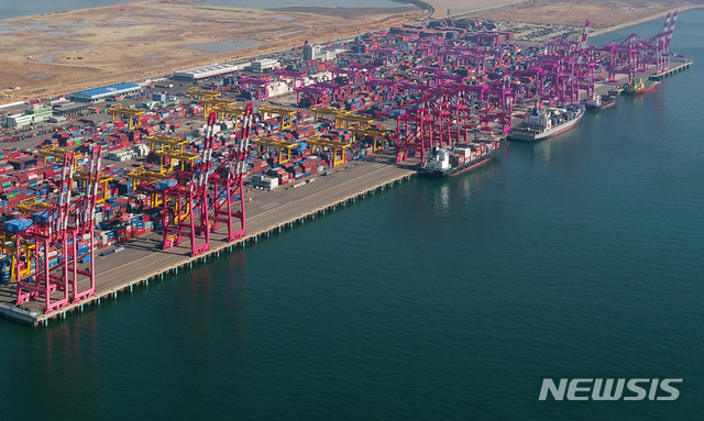 [인천=뉴시스] 이종철 기자 = 인천 신항 전경(사진=인천항만공사 제공). 2020.02.07. jc4321@newsis.com