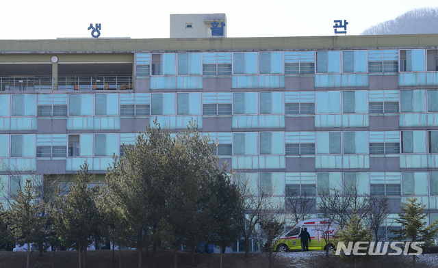 [아산=뉴시스]배훈식 기자 = 문재인 대통령이 9일 오전 신종 코로나 바이러스 감염증(우한폐렴)을 피해 귀국한 중국 우한 교민들의 임시생활시설인 충남 아산시 경찰인재개발원을 방문했다. 사진은 경찰인재개발원 생활관. 2020.02.09.&nbsp; dahora83@newsis.com