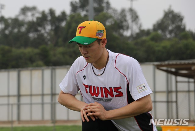 [서울=뉴시스] LG 트윈스 한선태가 호주 시드니 스프링캠프에서 훈련하고 있다. (사진=LG 트윈스 제공)