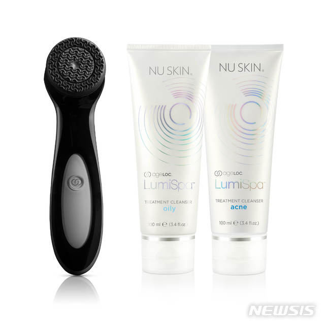 [서울=뉴시스] 뉴스킨 '에이지락 루미스파 발렌타인 패키지’