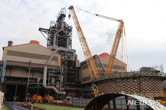 [광양=뉴시스]김석훈 기자 = 포스코 광양제철소(소장 이시우)는 12일부터 5월 28일까지 제철소 내 3고로의 내용적 확대 등을 위한 개수공사를 한다고 12일 밝혔다. (사진=광양제철소 제공) 2020.02.12. photo@newsis.com 