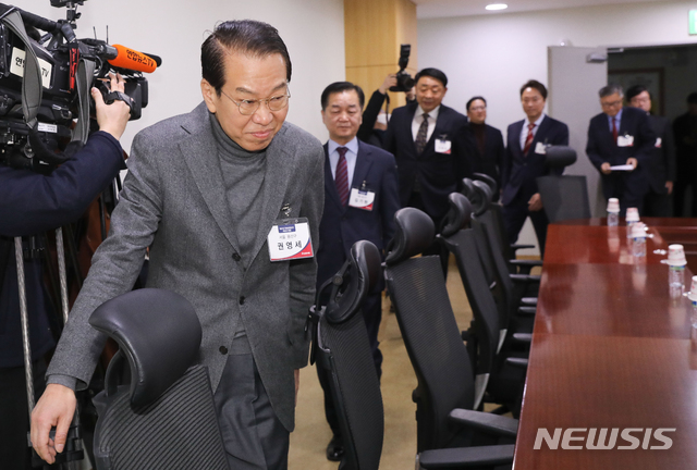 [서울=뉴시스]고승민 기자 = 권영세 전 자유한국당 국회의원이 12일 오전 서울 영등포구 국회의원회관에서 열린 자유한국당 총선 공천신청자 면접에 참석하고 있다. 2020.02.12.photo@newsis.com