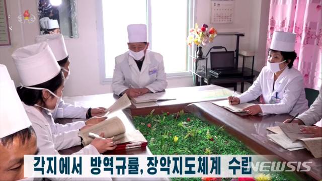 [서울=뉴시스] = 북한 조선중앙TV가 12일 신종 코로나 바이러스 감염증(코로나19) 예방 관련 보도를 하고 있다. (사진=조선중앙TV 캡쳐) 2020.02.12. photo@newsis.com