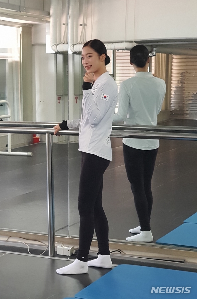 [서울=뉴시스] 김희준 기자 = 한국 피겨스케이팅 여자 싱글 간판 유영이 13일 서울 노원구 태릉빙상장에서 인터뷰를 하고 있다. 2020.02.13&nbsp;&nbsp; jinxijun@newsis.com 