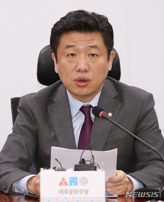 [서울=뉴시스] 김진아 기자 = 유의동 새로운보수당 책임대표가 13일 서울 여의도 국회 의원회관에서 열린 당대표단회의에서 발언하고 있다. 2020.02.13.&nbsp; bluesoda@newsis.com