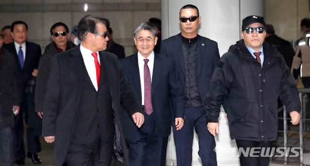 2020년 명예훼손 재판에 출석한 지만원과 관계자