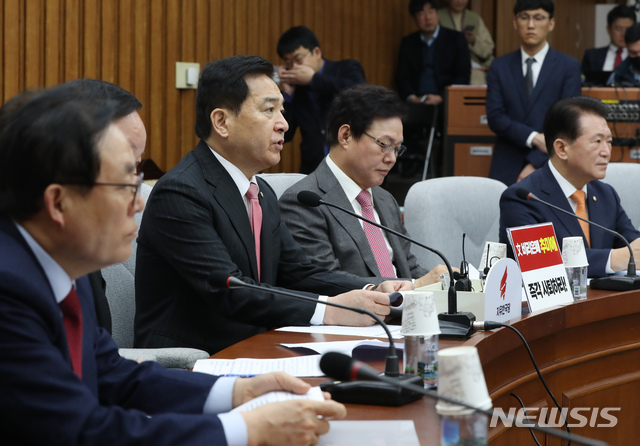 [서울=뉴시스] 고승민 기자 = 심재철 자유한국당 원내대표가 14일 서울 여의도 국회에서 열린 당 원내대책회의에서 발언하고 있다. 2020.02.14.&nbsp; kkssmm99@newsis.com