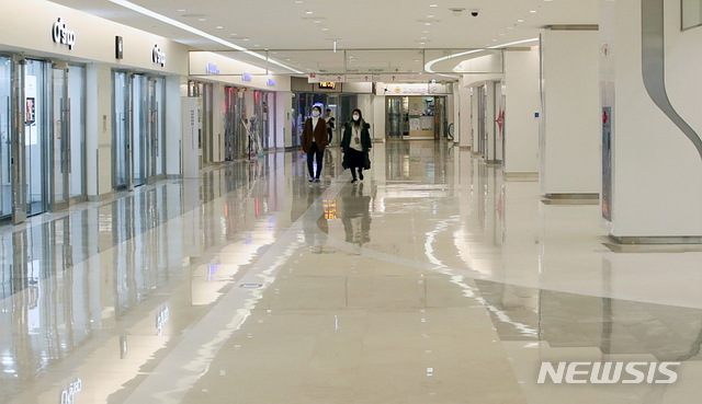 [서울=뉴시스] 신종 코로나바이러스 감염증(코로나19) 확산으로 한산한 서울 삼성동 코엑스몰. 2020.02.14. park7691@newsis.com