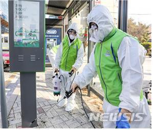 [서울=뉴시스] 서울 서초구 주민방역단 활동모습. 2020.02.16. (사진=서초구 제공) photo@newsis.com 