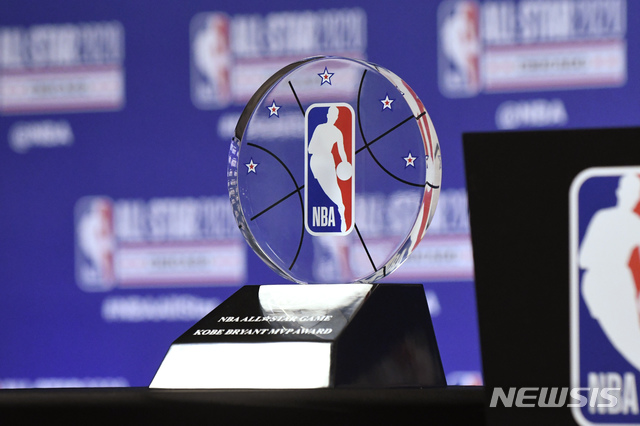 [시카고=AP/뉴시스] 미국프로농구(NBA) 올스타전 최우수선수(MVP) 상 이름이 '코비 브라이언트 MVP 어워드'로 결정됐다. 사진은 '코비 브라이언트 MVP 어워드' 트로피. 2020.02.16