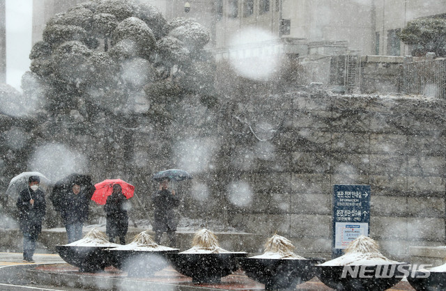 전북 대설특보 5~10㎝ 눈…찬바람에 체감온도↓