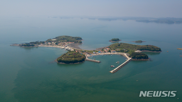 죽도, 충남 홍성군 유일의 유인도