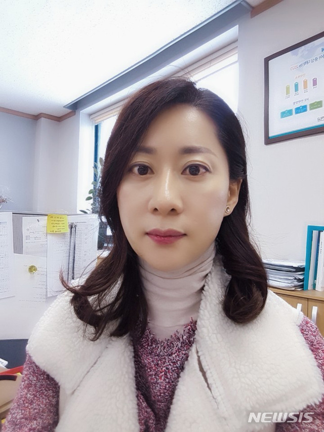 '중장년층의 제2인생 설계를 위한 핵심역량 모델 개발 및 교육요구 분석'이라는 연구논문으로 광주대에서 평생교육학 박사학위를 받는 이현주(48·여)씨.