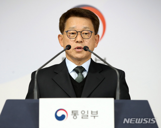 [서울=뉴시스] 고범준 기자 = 여상기 통일부 대변인이 17일 오전 서울 종로구 정부서울청사에서 정례브리핑을 하고 있다. 2020.02.17.&nbsp; bjko@newsis.com