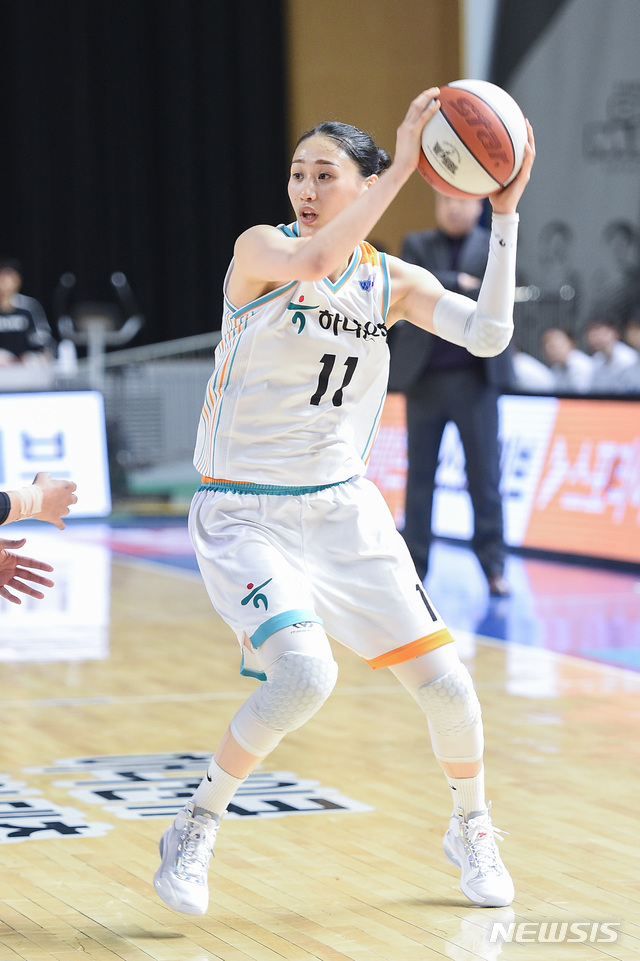 [서울=뉴시스]하나은행 강이슬 (사진 = WKBL 제공)