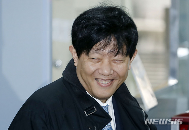 [서울=뉴시스] 최동준 기자 = 이재웅 쏘카 대표가 19일 오전 서울 서초구 서울중앙지방법원에서 열린 '타다' 불법 운영 혐의 1심 선고 공판에 출석하고 있다. 2020.02.19.&nbsp; photocdj@newsis.com