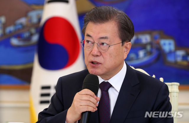 [서울=뉴시스]배훈식 기자 = 문재인 대통령이 19일 청와대 본관에서 열린 시·도 교육감 초청 간담회에 참석해 발언하고 있다., 2020.02.19.  dahora83@newsis.com