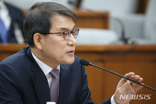 [서울=뉴시스]김명원 기자 = 노태악 대법관 후보자가 19일 오전 서울 여의도 국회 제3회의장에서 열린 대법관 임명동의안 심사를 위한 인사청문회에 참석해 의원들의 질의에 답변을 하고 있다. 2020.02.19. kmx1105@newsis.com