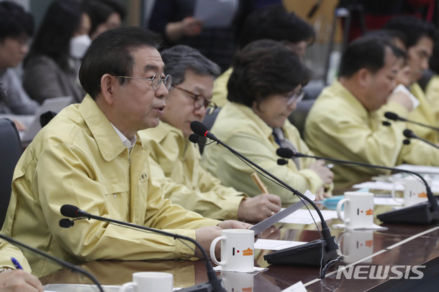 [서울=뉴시스] 박민석 기자 = 박원순 서울시장이 19일 오후 서울 중구 서울특별시청 기획상황실에서 열린 '제20차 코로나19 종합대책회의'에 참석해 모두발언을 하고 있다. 2020.02.19. mspark@newsis.com