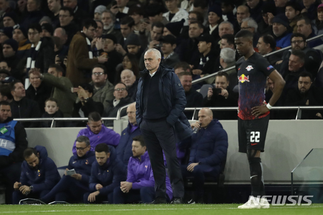 [런던=AP/뉴시스]조세 무리뉴 토트넘 감독 