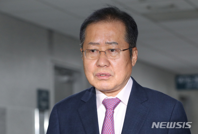 [서울=뉴시스] 고승민 기자 = 홍준표 전 자유한국당 대표가 20일 서울 여의도 국회 의원회관에서 열린 미래통합당 국회의원선거 후보자 면접에 참가하고 있다. 2020.02.20. kkssmm99@newsis.com