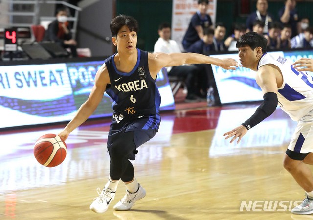 [서울=뉴시스]김선웅 기자 = 23일 오후 서울 송파구 잠실학생체육관에서 열린 2021 FIBA 남자농구 아시아컵 예선 대한민국과 태국의 경기, . 2020.02.23. mangusta@newsis.com