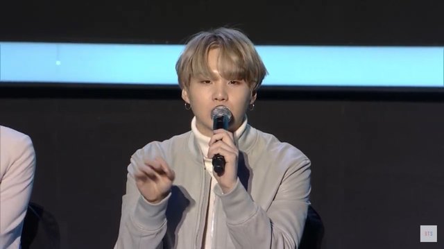 [서울=뉴시스] 방탄소년단 컴백 기자간담회 슈가. (사진 = 유튜브 캡처) 2020.02.24. realpaper7@newsis.com 