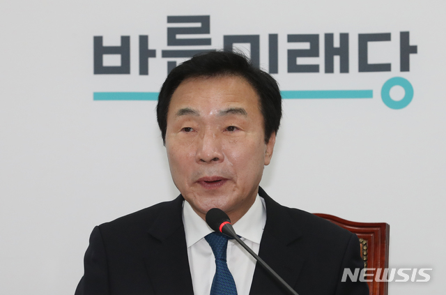 [서울=뉴시스]김명원 기자 = 손학규 바른미래당 대표가 24일 오전 서울 여의도 국회 바른미래당 회의실에서 열린 마지막 최고위원회의에 참석해 발언하고 있다. 2020.02.24. kmx1105@newsis.com