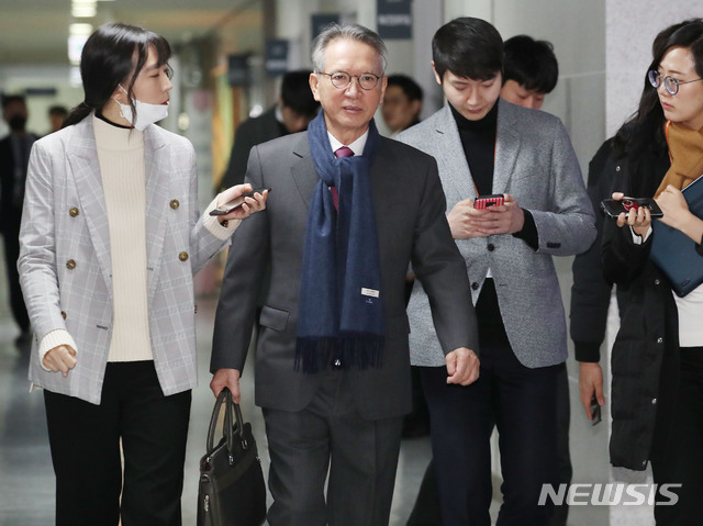 [서울=뉴시스] 김진아 기자 = 김형오 미래통합당 공천관리위원장이 24일 서울 여의도 국회 의원회관에서 열린 공관위 회의에 참석하고 있다. 2020.02.24.&nbsp; bluesoda@newsis.com