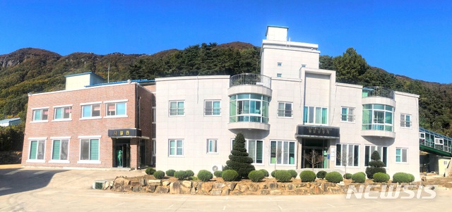 [칠곡=뉴시스] 박홍식 기자 = 25일 신종 코로나바이러스 감염증(코로나19) 확진자가 23명 발생한 경북 칠곡군 가산면 '밀알사랑의집' 전경. 2020.02.25&nbsp; phs6431@newsis.com 