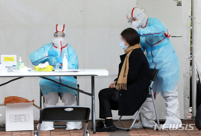 뉴욕서 온 6살 손녀 확진에 할머니 '사색'