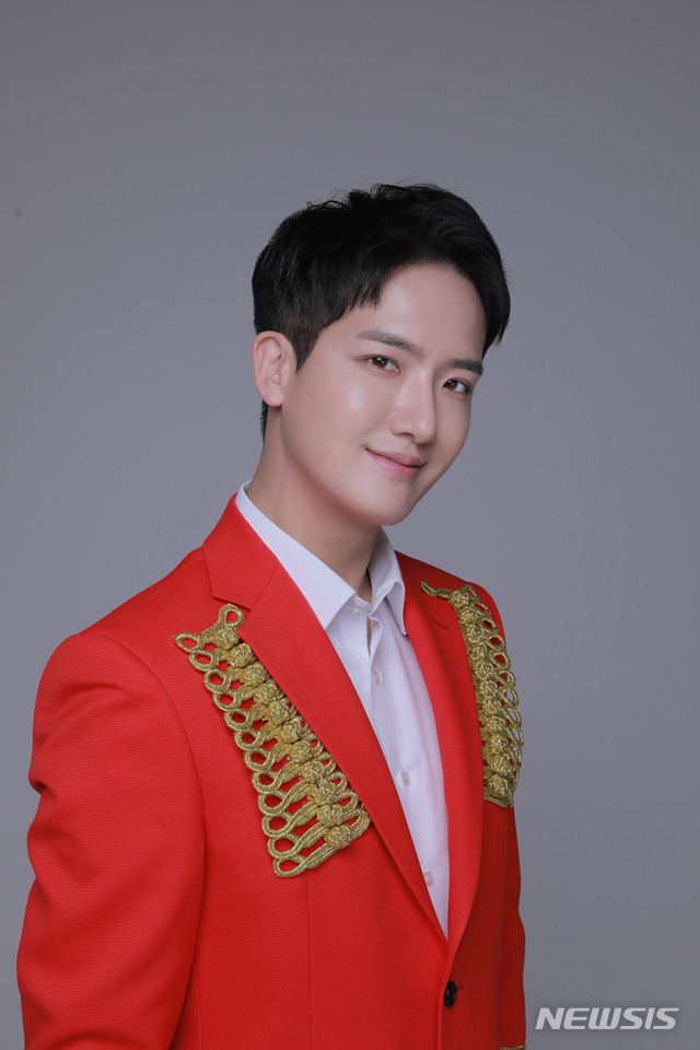 [서울=뉴시스] 트로트가수 하동근 (사진=유니콘비세븐 제공) 2020.02.27. photo@newsis.com