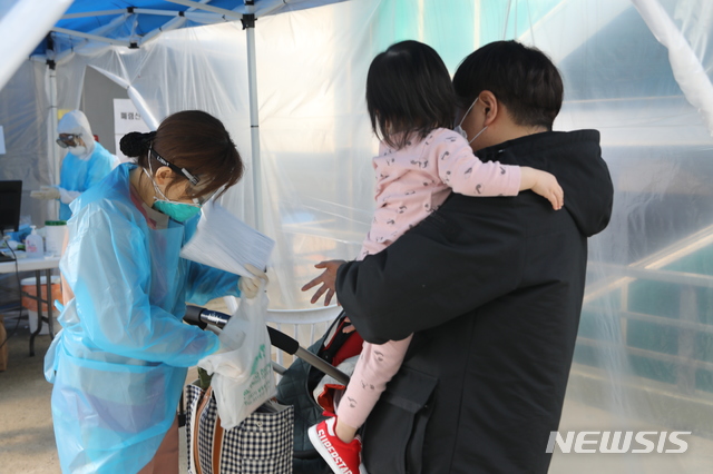 [천안=뉴시스]이종익 기자 = 충남 천안의 순천향대학교 천안병원에 마련된 소아선별진료소. 2020.02.27. (사진=순천향대 천안병원 제공) photo@newsis.com