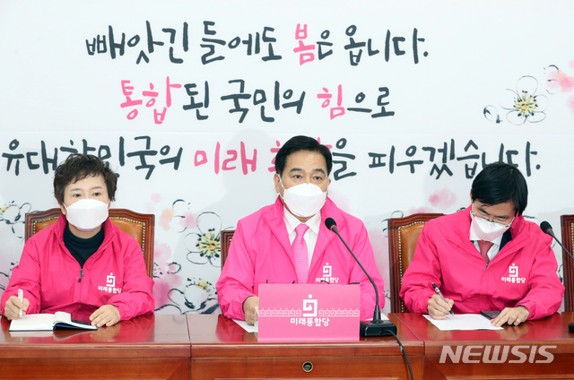 [서울=뉴시스] 고승민 기자 = 심재철 미래통합당 원내대표가 27일 서울 여의도 국회에서 열린 당 최고위원회의에서 발언하고 있다. 2020.02.27. kkssmm99@newsis.com