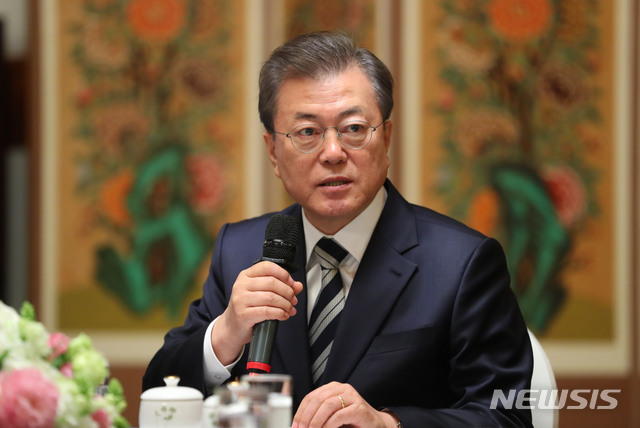 [서울=뉴시스]배훈식 기자 = 문재인 대통령이 28일 서울 여의도 국회에서 열린 '코로나19 극복을 위한 여야 정당대표와의 대화'에 참석해 발언하고 있다. 2020.02.28.&nbsp; dahora83@newsis.com