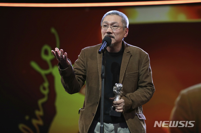 [베를린=AP/뉴시스]홍상수 감독