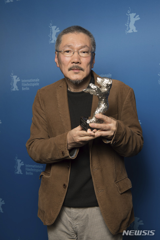 [베를린=AP/뉴시스]홍상수 감독