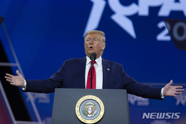 [메릴랜드=AP/뉴시스]지난달 29일(현지시간) 도널드 트럼프 미국 대통령이 메릴랜드주 옥슨힐 게일로드 내셔널리조트에서 열린 미 보수진영의 연례행사인 '보수정치행동회의(CPAC)'에 참석해 발언하고 있다. 2020.03.02.