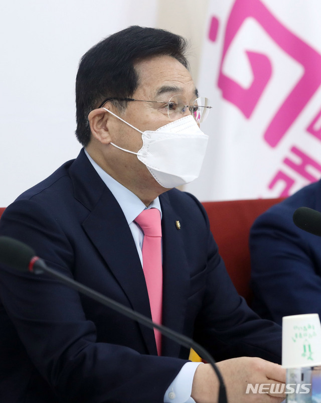 [서울=뉴시스] 김진아 기자 = 심재철 미래통합당 원내대표가 1일 서울 여의도 국회에서 기자간담회를 하고 있다. 2020.03.01.&nbsp; bluesoda@newsis.com