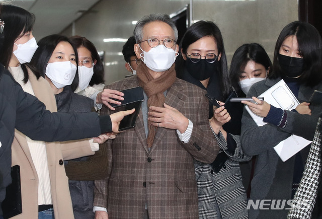 [서울=뉴시스] 김진아 기자 = 김형오 미래통합당 공천관리위원장이 1일 오후 국회에서 열린 미래통합당 공천관리위원회 비공개 면접 회의에 참석하고 있다. 2020.03.01.  bluesoda@newsis.com