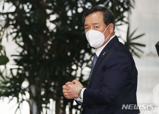 [서울=뉴시스] 김진아 기자 = 이형석 더불어민주당 최고위원이 1일 서울 여의도 국회에서 열린 최고위원 간담회에 참석하고 있다. 2020.03.01. bluesoda@newsis.com