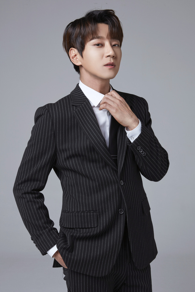 [서울=뉴시스] 황치열. (사진 = 하우 엔터테인먼트 제공) 2020.03.01. realpaper7@newsis.com 