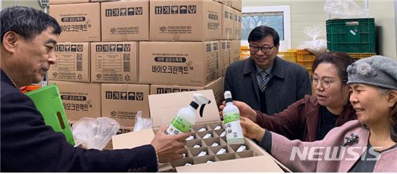 왼쪽부터 박정훈 FTA센터장, 박형규 관세사, ㈜나노셀 제윤정 대표, 김영자 연구원장